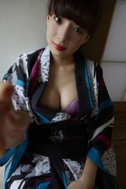 美女尿急